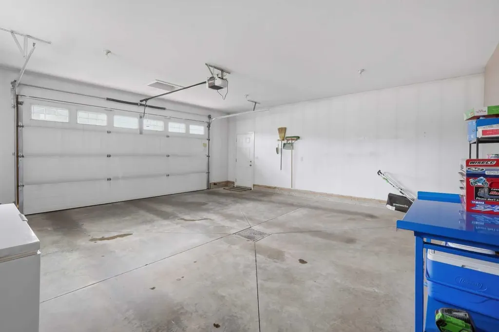 3908 49 Avenue Ponoka AB T4J 0B6