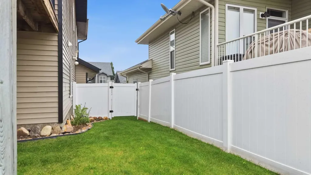 3908 49 Avenue Ponoka AB T4J 0B6
