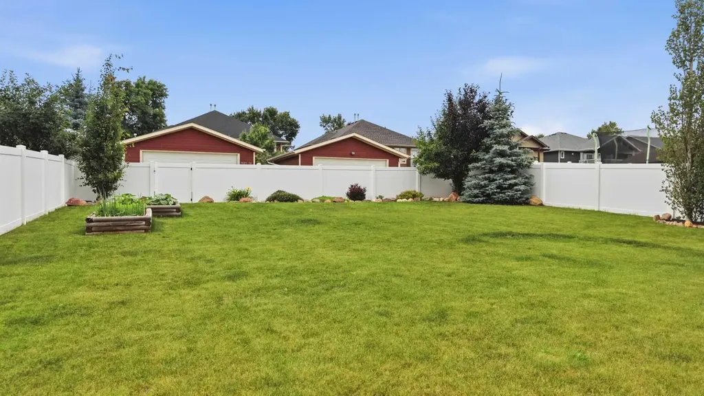 3908 49 Avenue Ponoka AB T4J 0B6