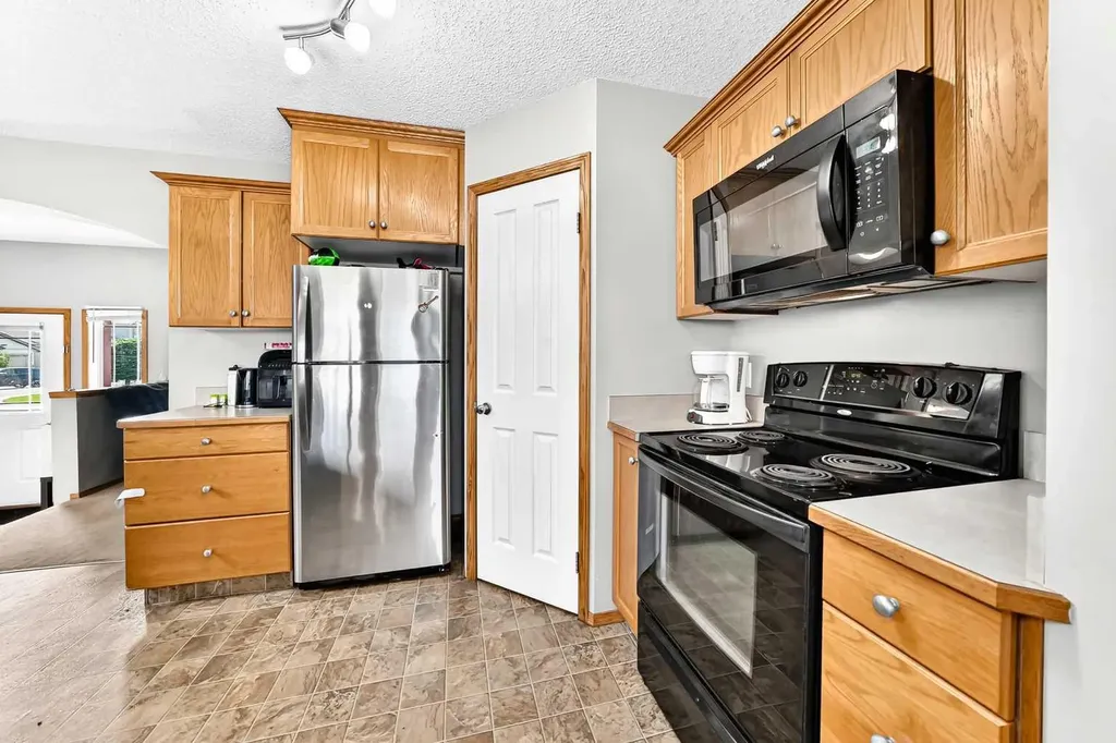 24 Johns Street Red Deer AB T4P 4C7