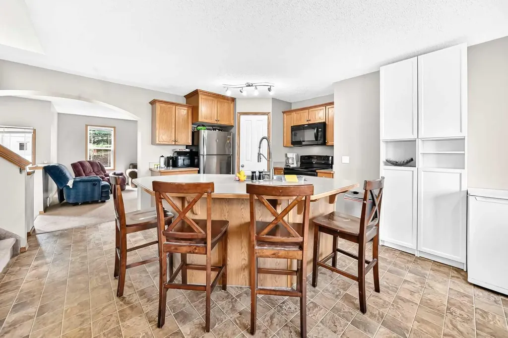24 Johns Street Red Deer AB T4P 4C7