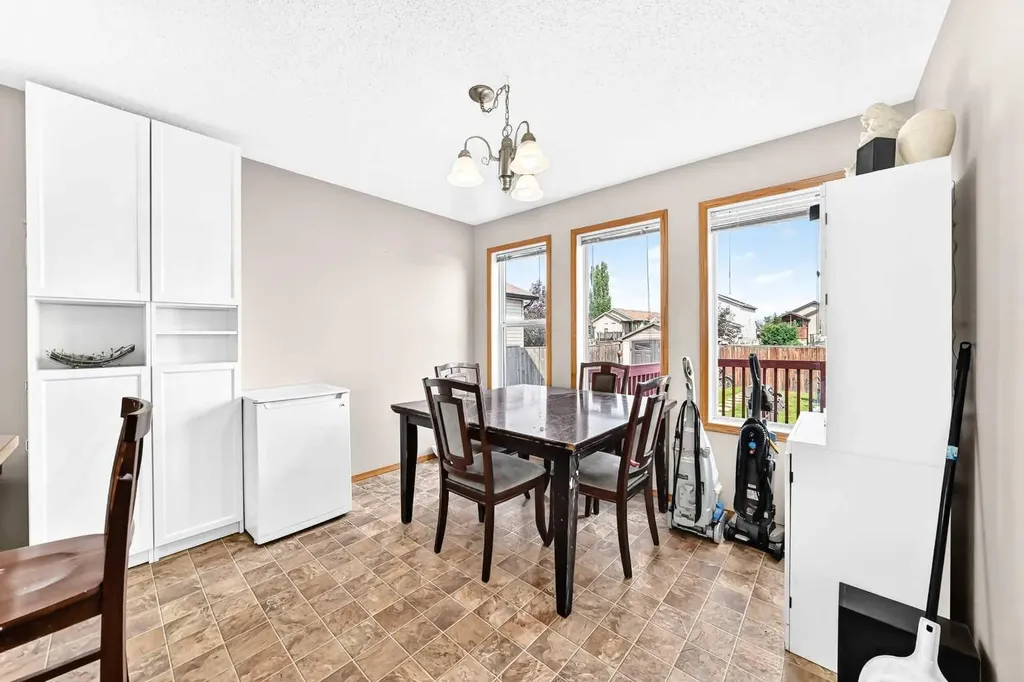 24 Johns Street Red Deer AB T4P 4C7