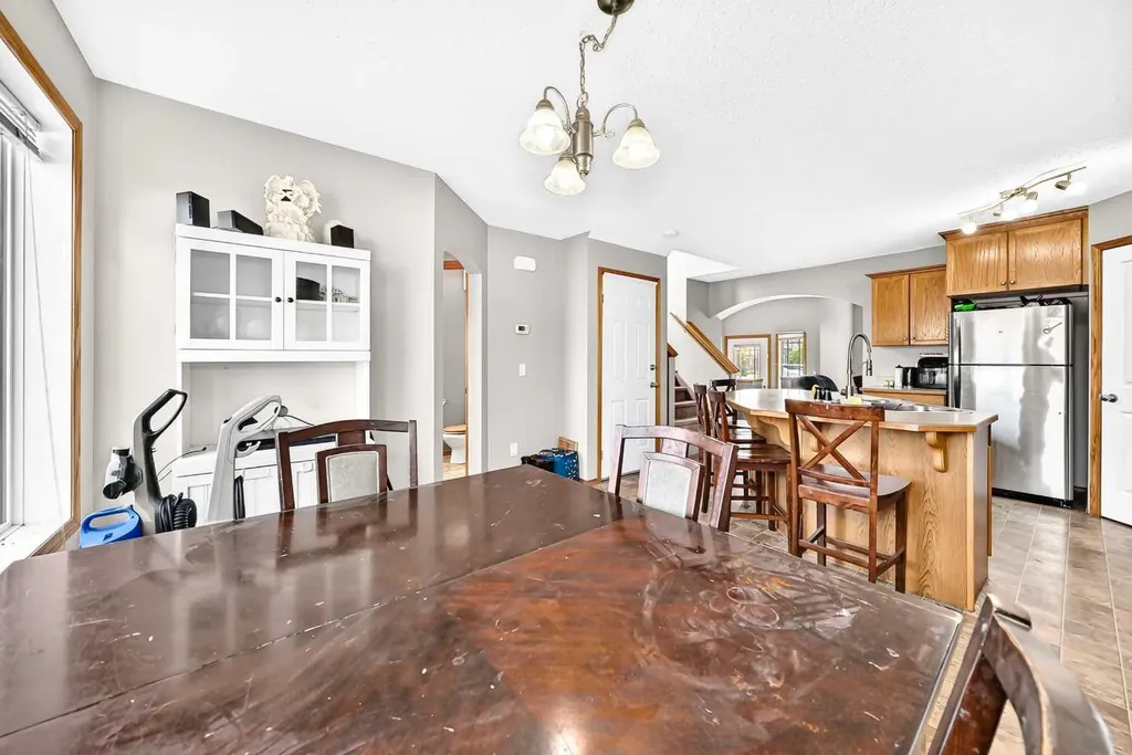 24 Johns Street Red Deer AB T4P 4C7