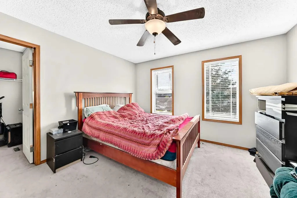 24 Johns Street Red Deer AB T4P 4C7