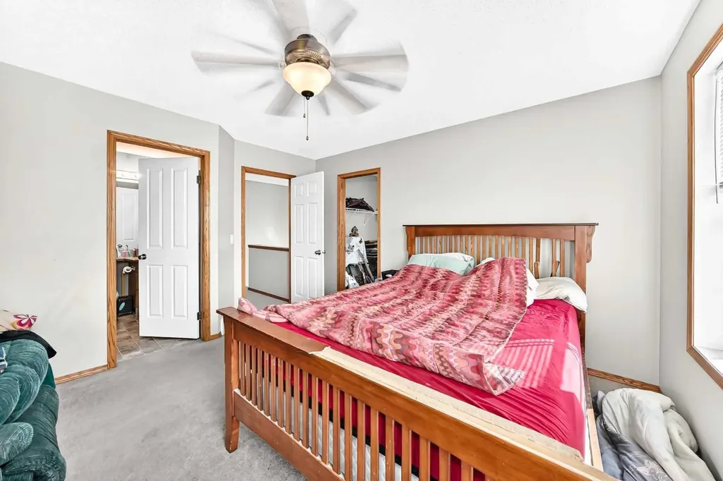 24 Johns Street Red Deer AB T4P 4C7