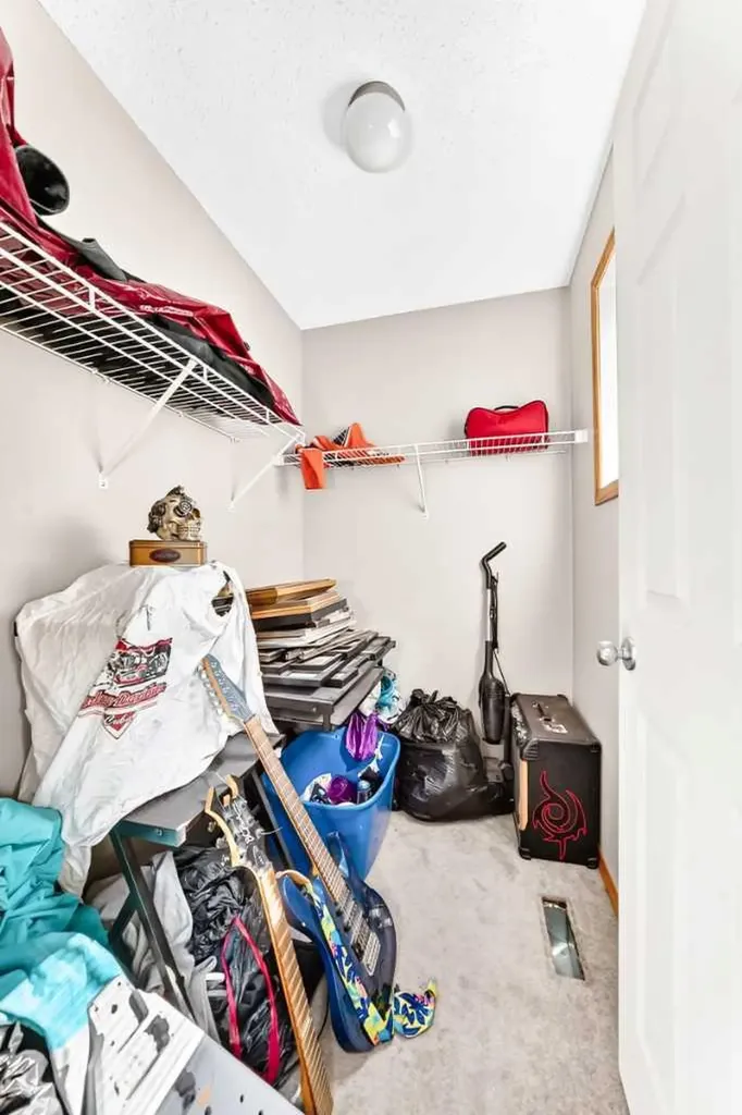 24 Johns Street Red Deer AB T4P 4C7