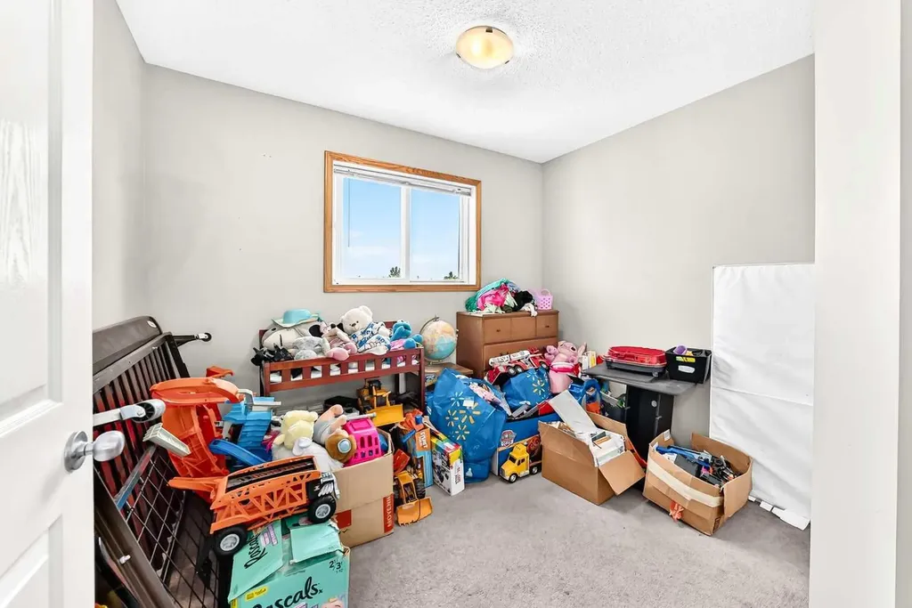 24 Johns Street Red Deer AB T4P 4C7