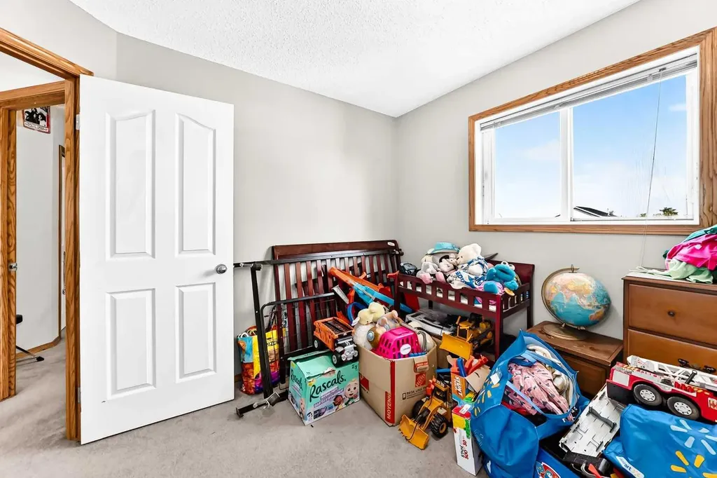 24 Johns Street Red Deer AB T4P 4C7