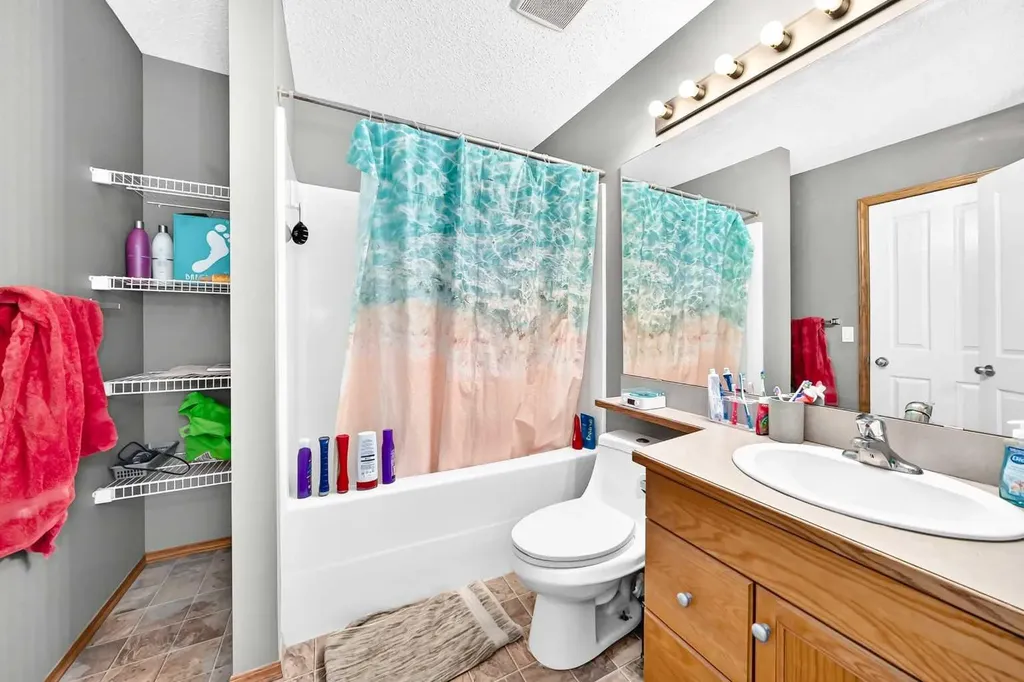 24 Johns Street Red Deer AB T4P 4C7