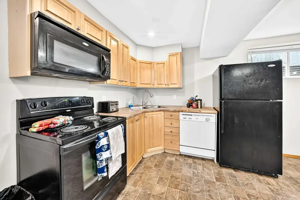 24 Johns Street Red Deer AB T4P 4C7