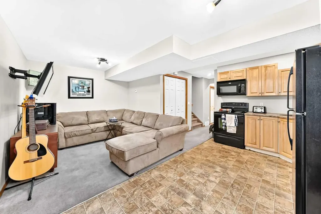 24 Johns Street Red Deer AB T4P 4C7