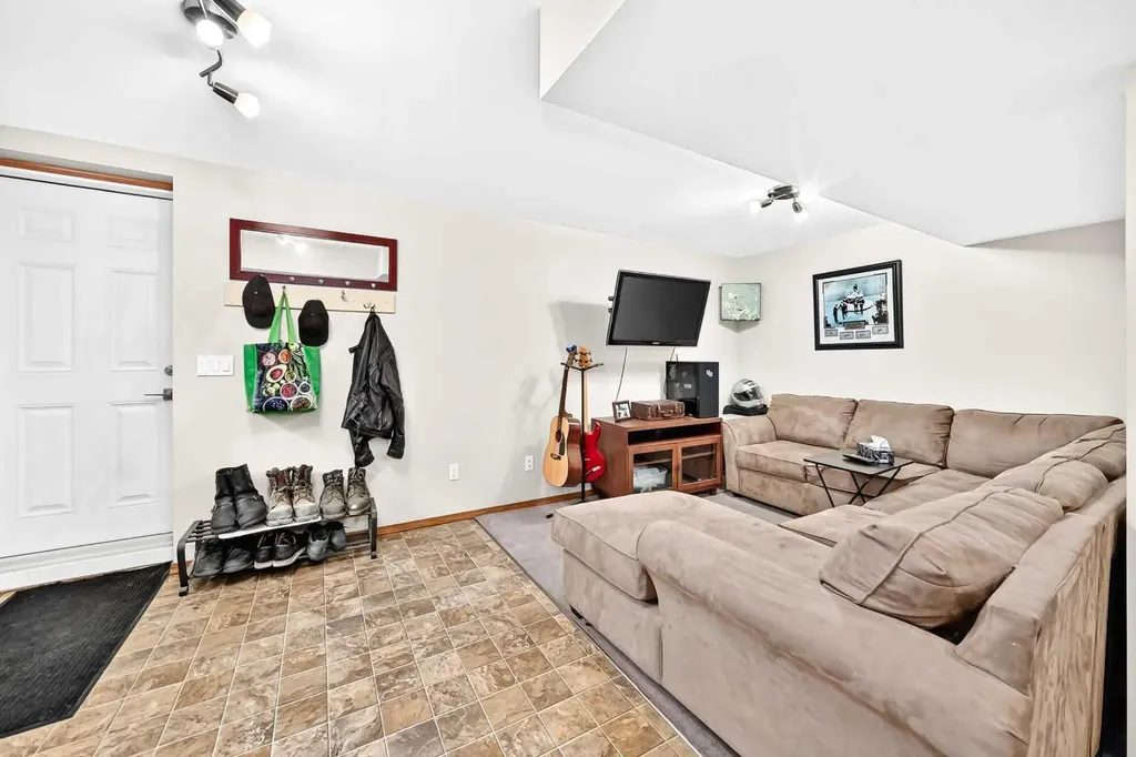 24 Johns Street Red Deer AB T4P 4C7
