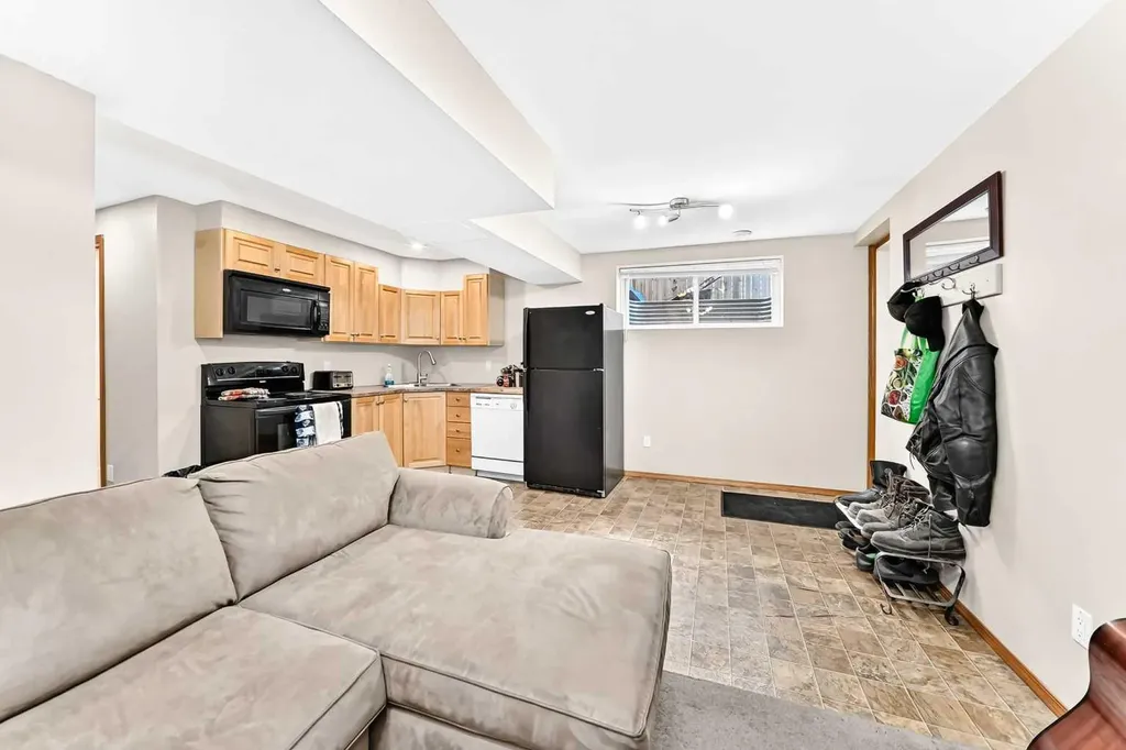 24 Johns Street Red Deer AB T4P 4C7