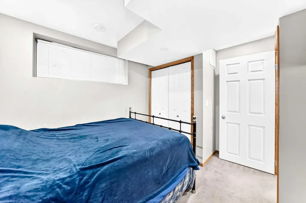 24 Johns Street Red Deer AB T4P 4C7