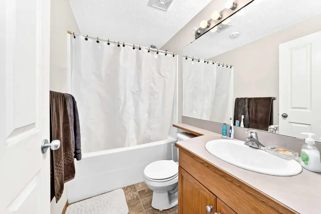 24 Johns Street Red Deer AB T4P 4C7