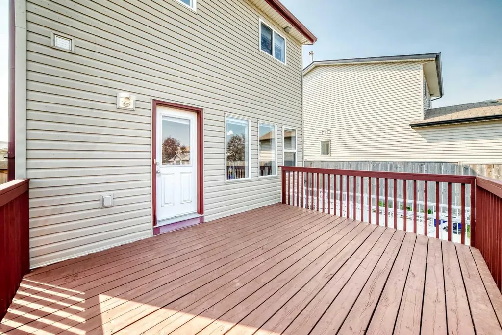 24 Johns Street Red Deer AB T4P 4C7