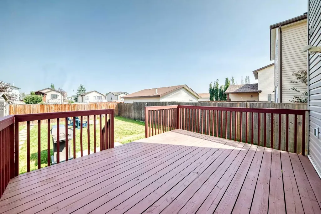 24 Johns Street Red Deer AB T4P 4C7