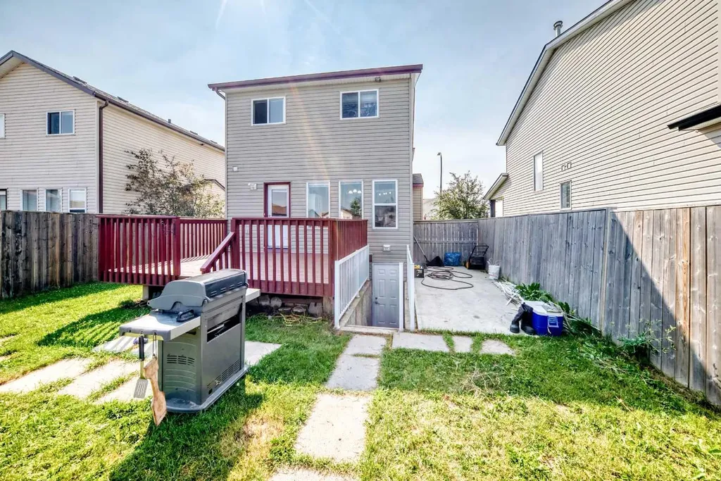 24 Johns Street Red Deer AB T4P 4C7