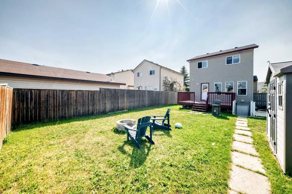 24 Johns Street Red Deer AB T4P 4C7