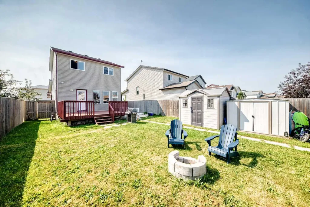 24 Johns Street Red Deer AB T4P 4C7