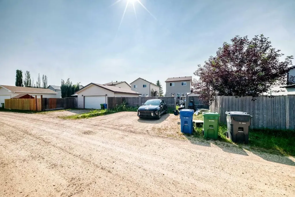 24 Johns Street Red Deer AB T4P 4C7