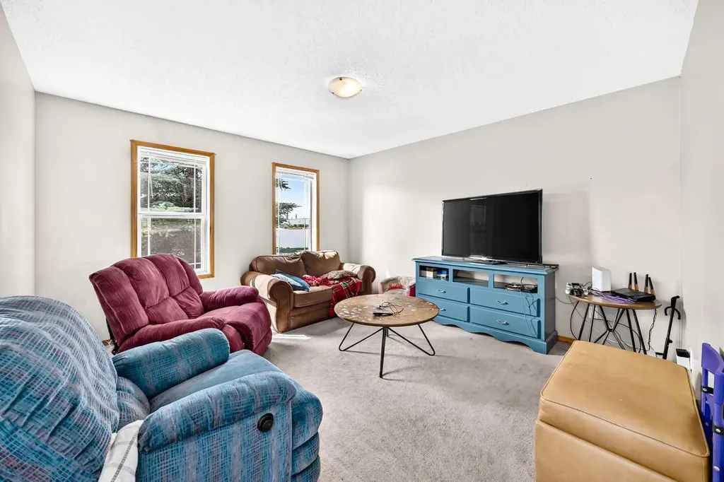 24 Johns Street Red Deer AB T4P 4C7