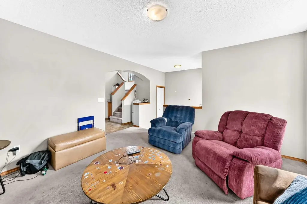 24 Johns Street Red Deer AB T4P 4C7