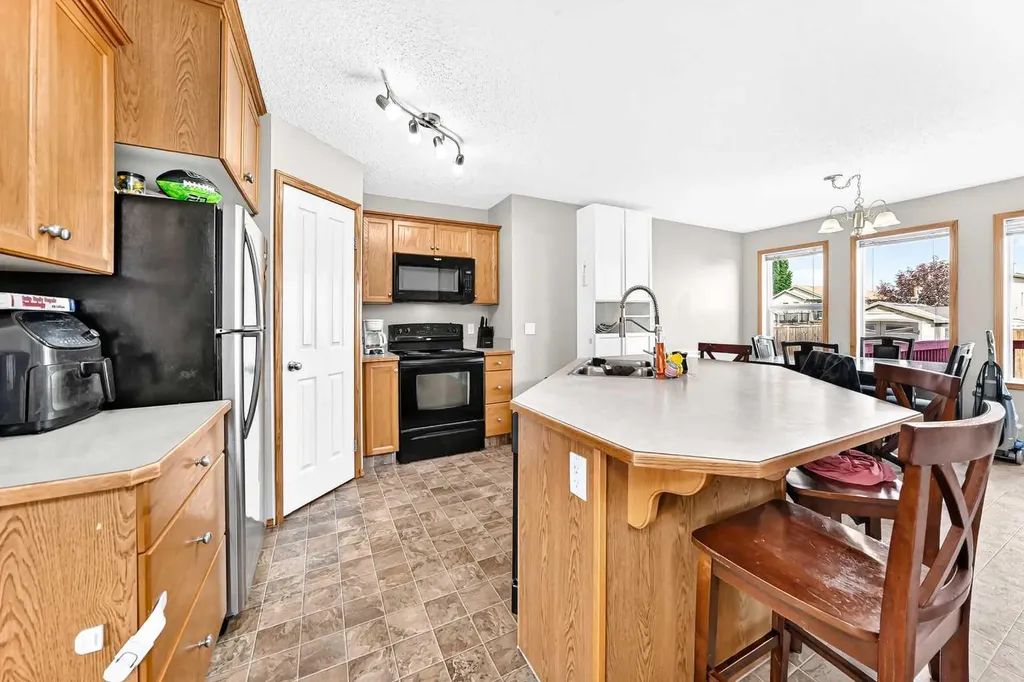 24 Johns Street Red Deer AB T4P 4C7