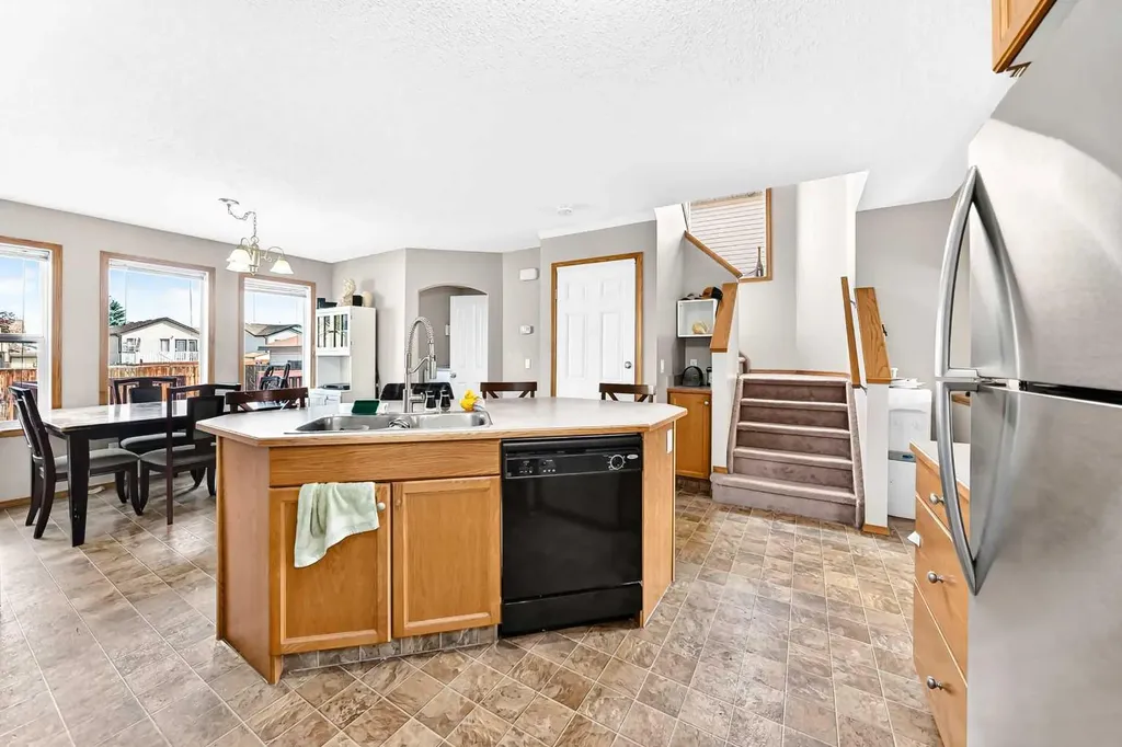 24 Johns Street Red Deer AB T4P 4C7