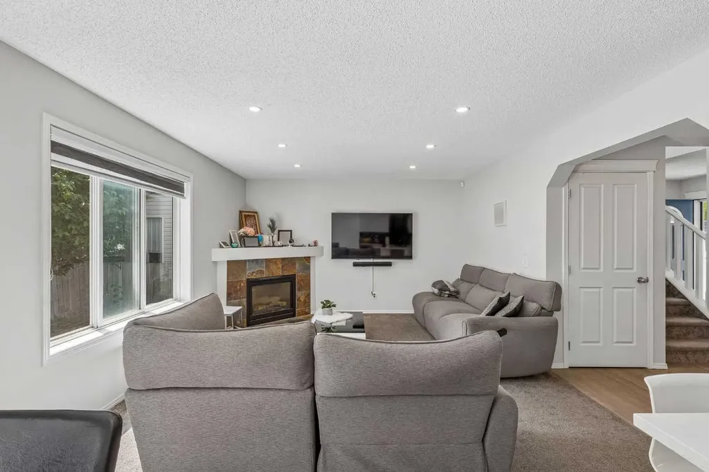 60 Cranfield Park SE Calgary AB T3M1B4