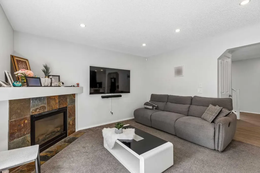 60 Cranfield Park SE Calgary AB T3M1B4