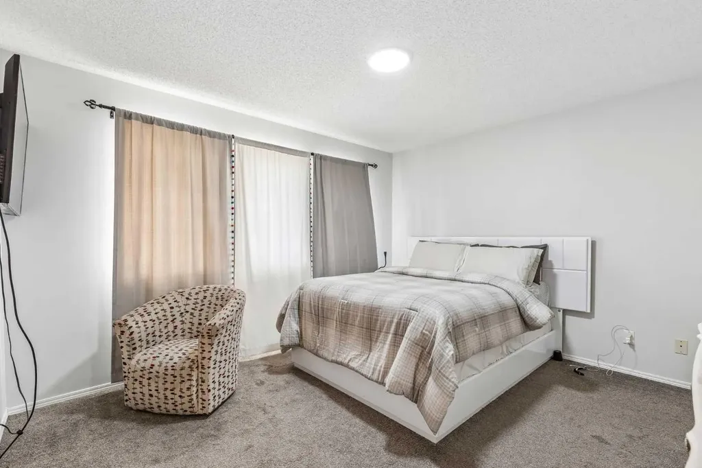 60 Cranfield Park SE Calgary AB T3M1B4