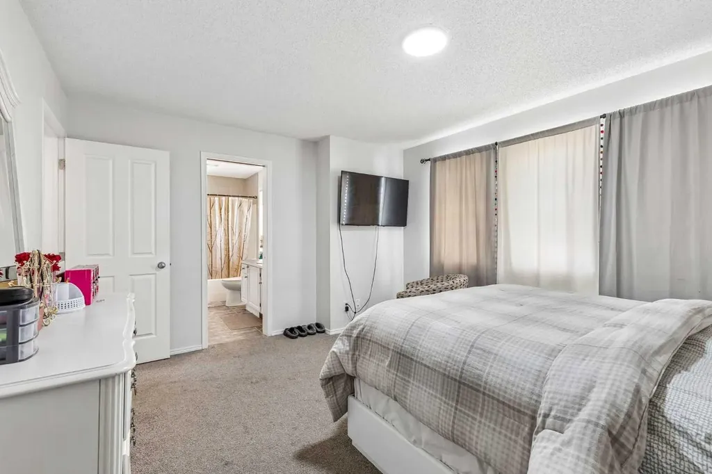60 Cranfield Park SE Calgary AB T3M1B4