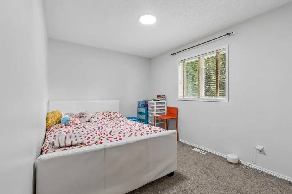 60 Cranfield Park SE Calgary AB T3M1B4