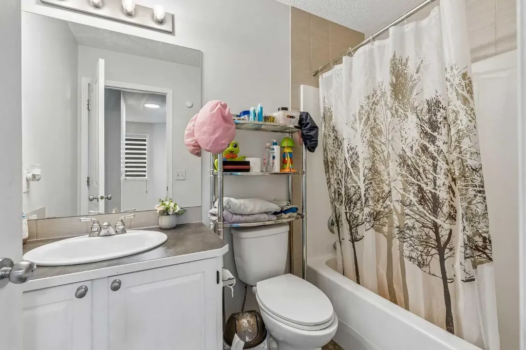 60 Cranfield Park SE Calgary AB T3M1B4