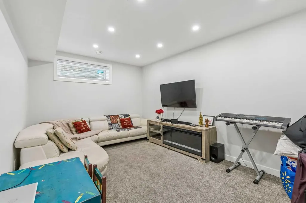 60 Cranfield Park SE Calgary AB T3M1B4