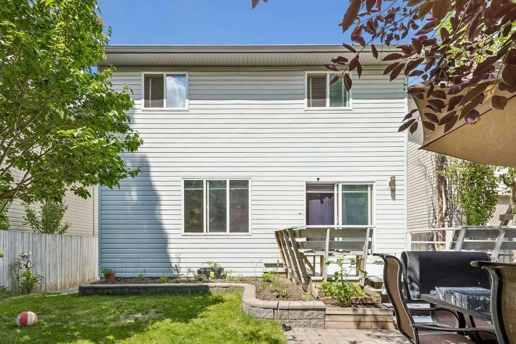 60 Cranfield Park SE Calgary AB T3M1B4