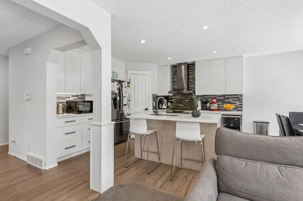 60 Cranfield Park SE Calgary AB T3M1B4