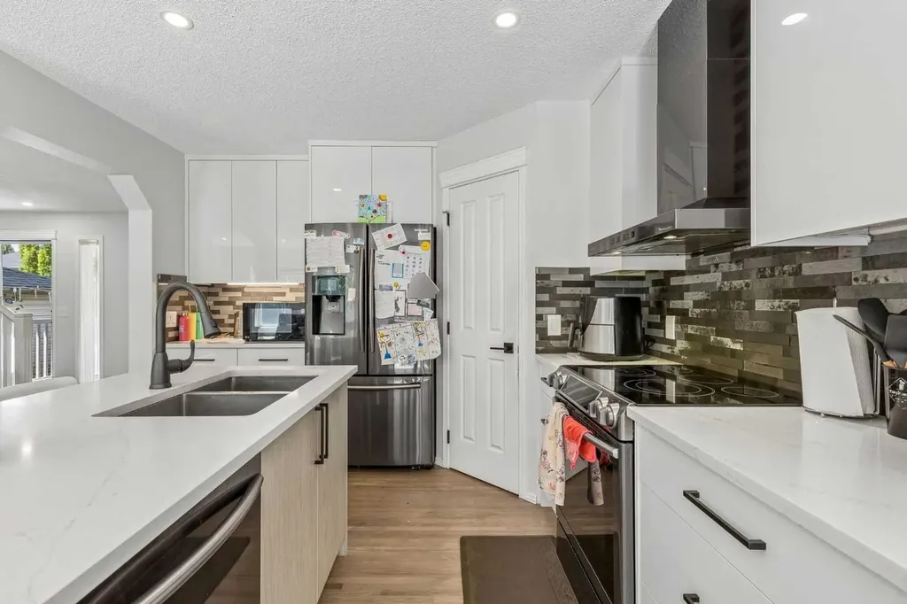 60 Cranfield Park SE Calgary AB T3M1B4