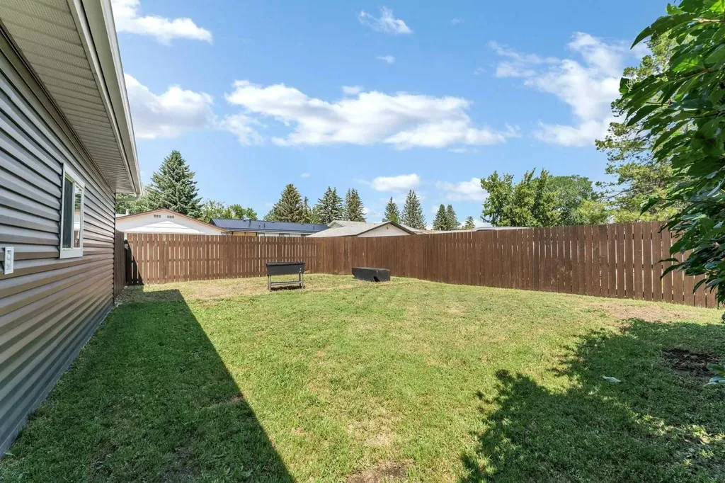 101 Ingram Park Drive E Brooks AB T1R 0K3