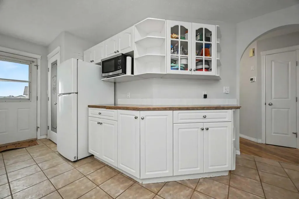 10449 122 Avenue Grande Prairie AB T8V 8C5