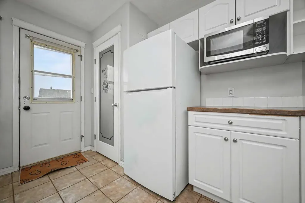 10449 122 Avenue Grande Prairie AB T8V 8C5