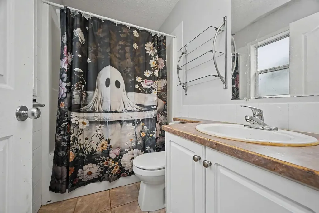 10449 122 Avenue Grande Prairie AB T8V 8C5
