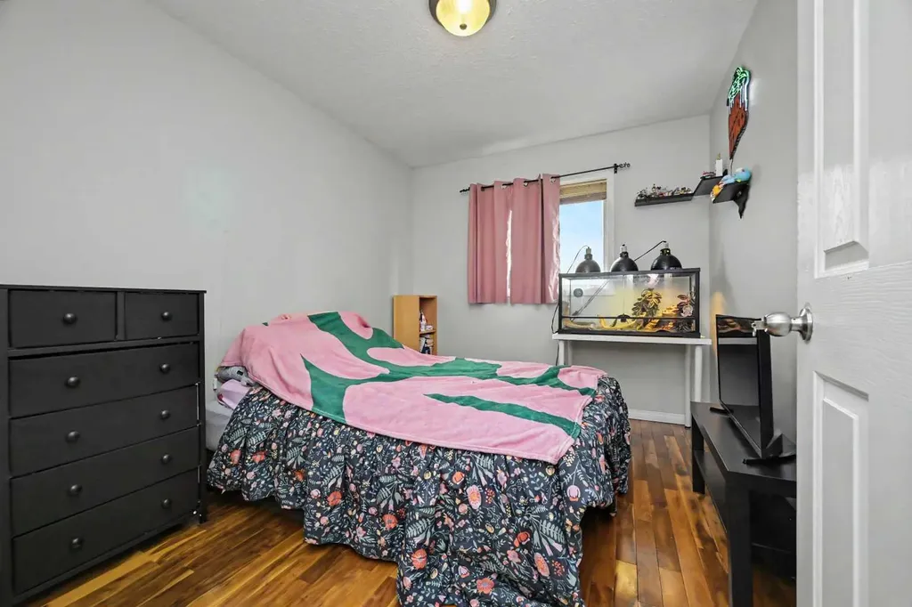10449 122 Avenue Grande Prairie AB T8V 8C5