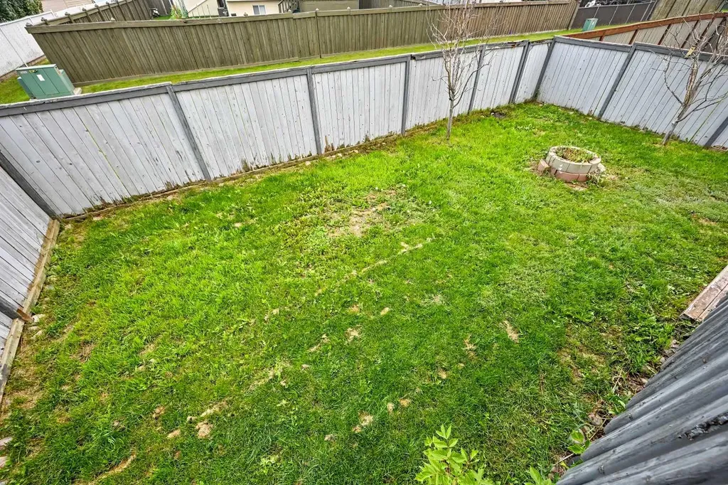 10449 122 Avenue Grande Prairie AB T8V 8C5
