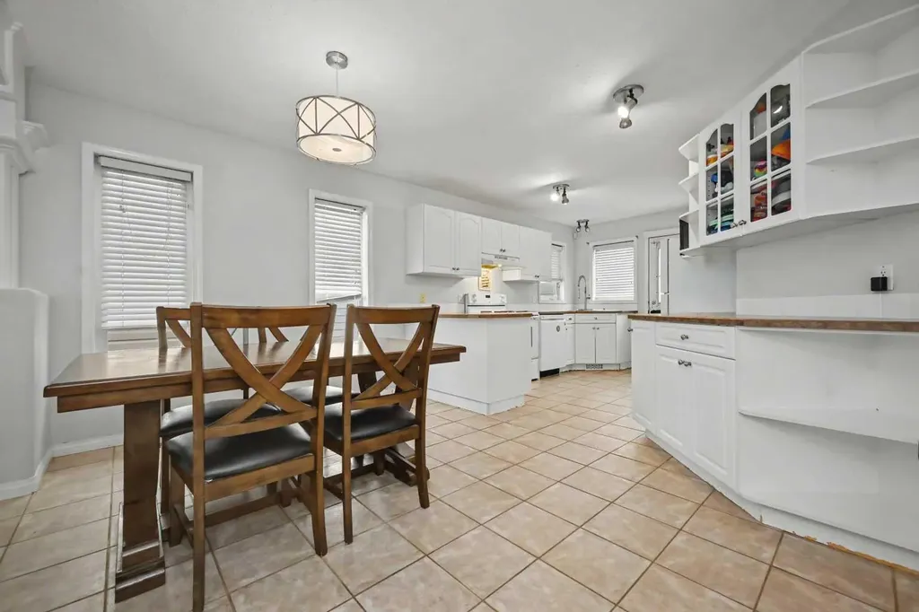 10449 122 Avenue Grande Prairie AB T8V 8C5