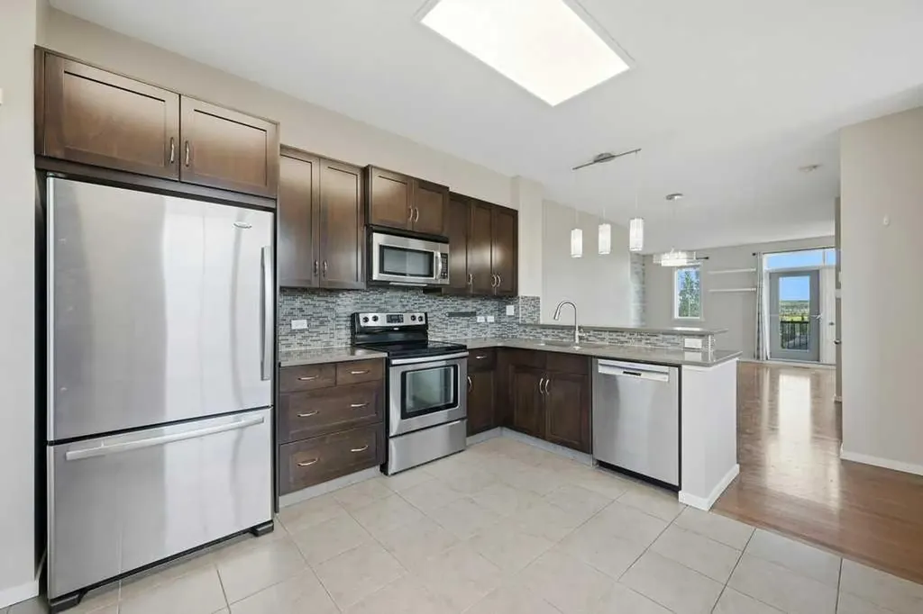 3 Evansview Gardens NW Calgary AB T3P 0L2