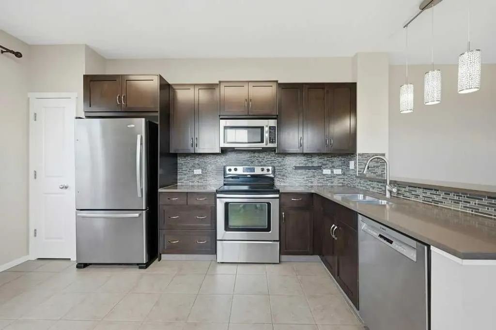 3 Evansview Gardens NW Calgary AB T3P 0L2