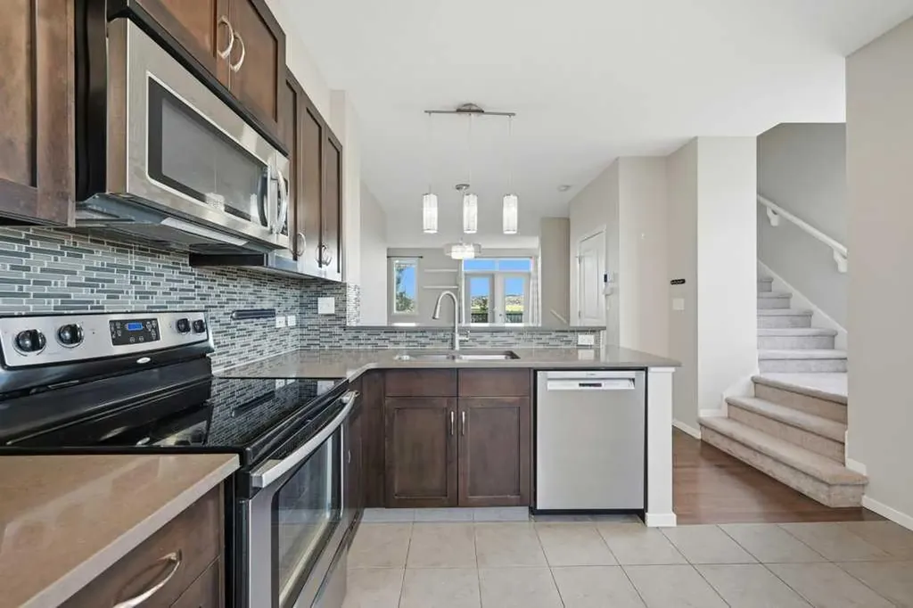 3 Evansview Gardens NW Calgary AB T3P 0L2