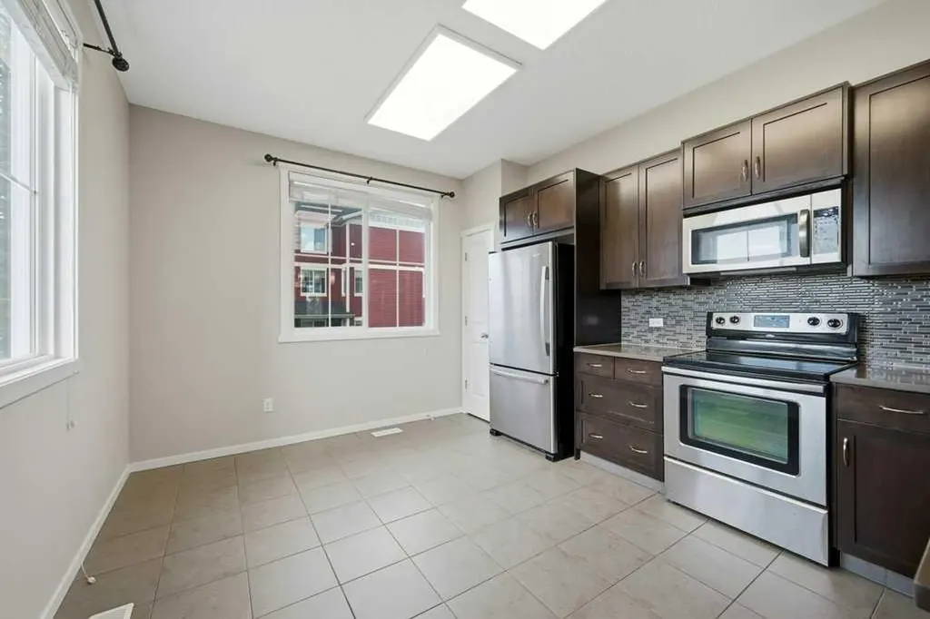 3 Evansview Gardens NW Calgary AB T3P 0L2